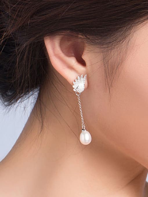 EVITA PERONI Freshwater Pearl Wing Drop threader earring 1