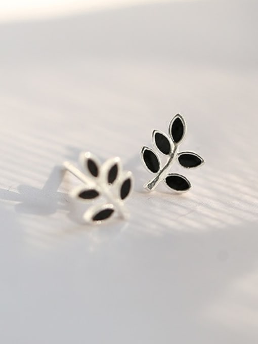 Peng Yuan Tiny Black Leaves Silver Stud Earrings 2
