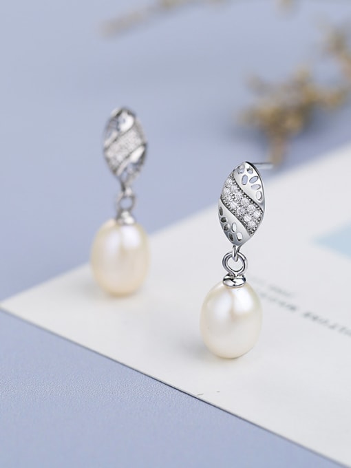 One Silver Fashion Freshwater Pearl Tiny Zirconias 925 Silver Stud Earrings 1