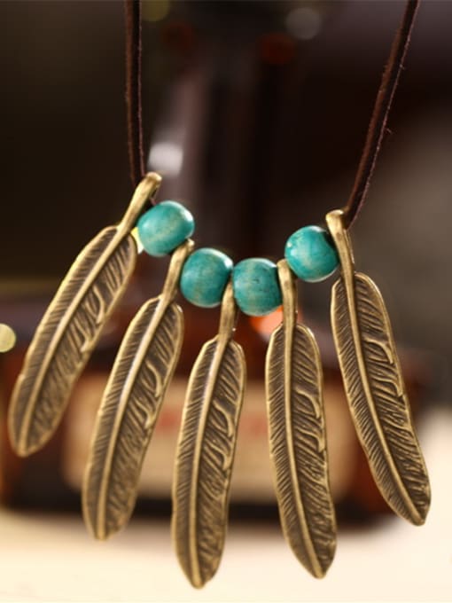 Blue Wood Beads Delicate Women Leaf Shaped Necklace