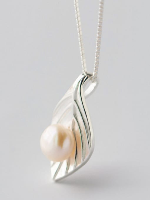 white Women Leaf Shaped Artificial Pearl S925 Silver Necklace