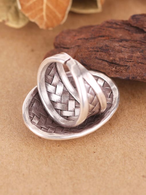 Peng Yuan Exaggerated Oval Woven Silver Ring 2