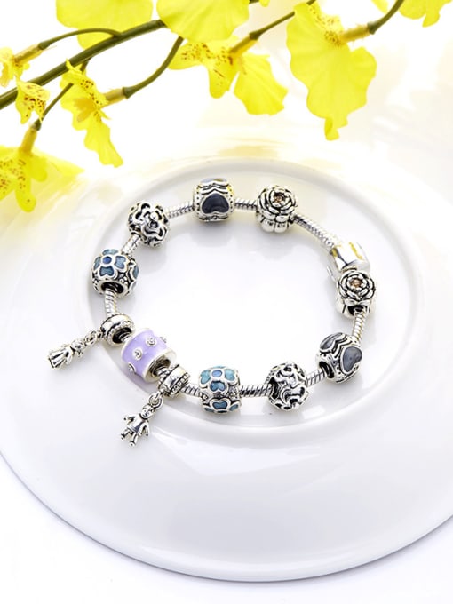 Silvery Exquisite Couple Doll Shaped handed Beads Bracelet