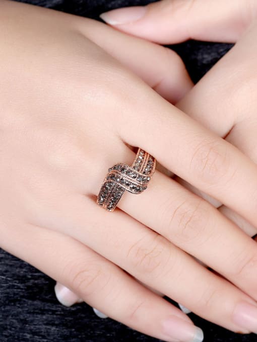 OUXI Fashion Black Rhinestones Personalized Ring 1