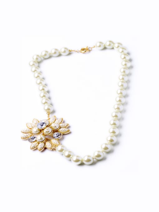 KM Beautiful Glass Pearl Flower Alloy Necklace 0