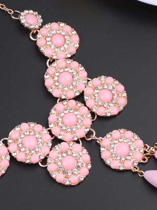 Qunqiu Fashion Exaggerated Stones-covered Flowers Alloy Necklace 2