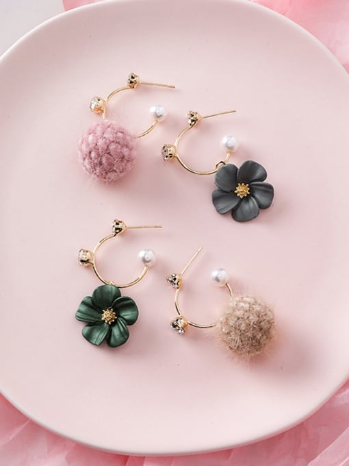 Girlhood Alloy With Gold Plated Cute Flower Clip On Earrings 0