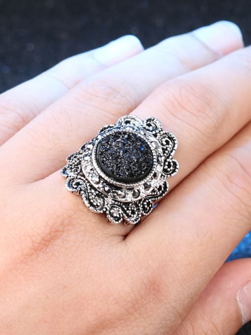 Gujin Exquisite Retro Black Broken Resin Stones Rhinestones Flowery Ring 1