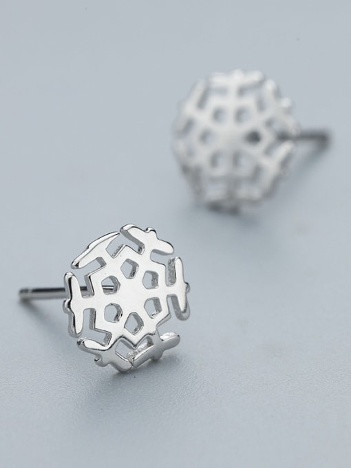 One Silver Exquisite Snowflake Shaped Stud Earrings 2