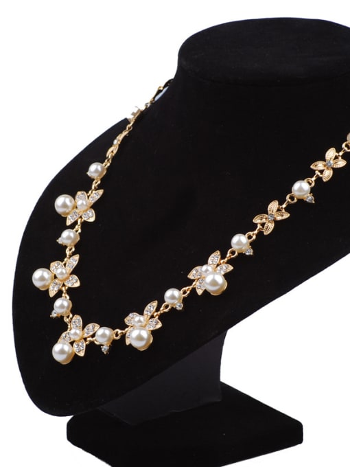 Qunqiu Fashion Gold Plated Flowers Imitation Pearls Alloy Necklace 1
