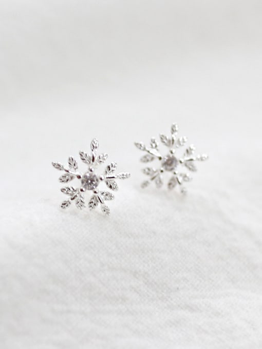 DAKA Fashion Little Snowflake Silver Stud Earrings
