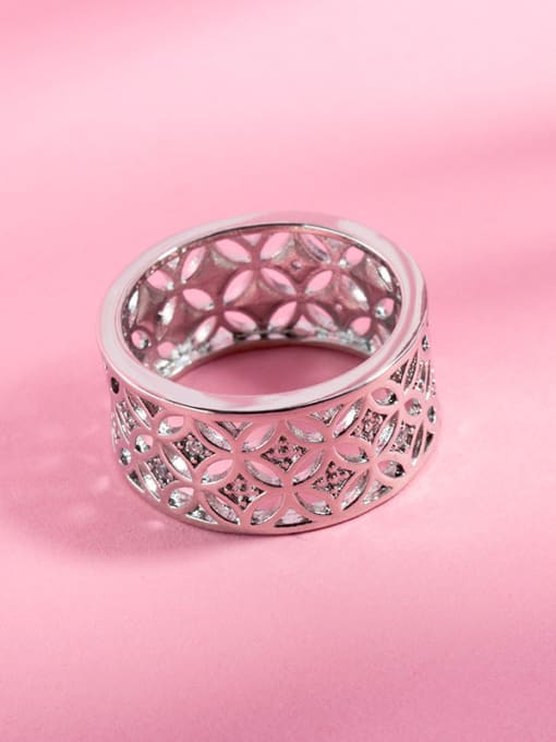 Ronaldo High-quality Hollow leaf Shaped Rhinestones Ring 1