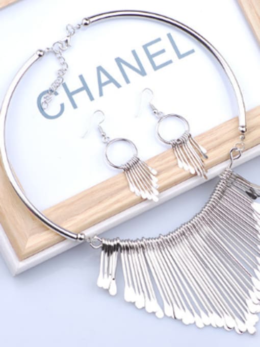 Qunqiu Exaggerated Tassels Alloy Two Pieces Jewelry Set 3