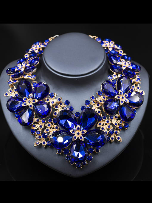 Lan Fu 2018 2018 Exaggerated Flower Glass Rhinestones Two Pieces Jewelry Set 1