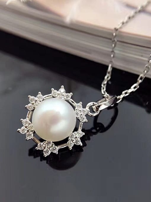 EVITA PERONI Freshwater Pearl Snowflake shaped Necklace 1