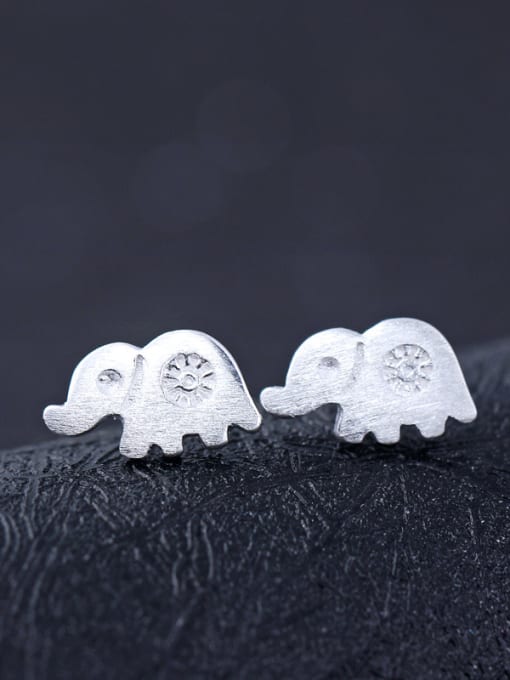 kwan Lovely Small Matt Elephant Stud Earrings 2