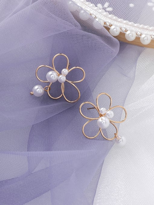 Girlhood Alloy With Gold Plated Simplistic Flower Stud Earrings 1