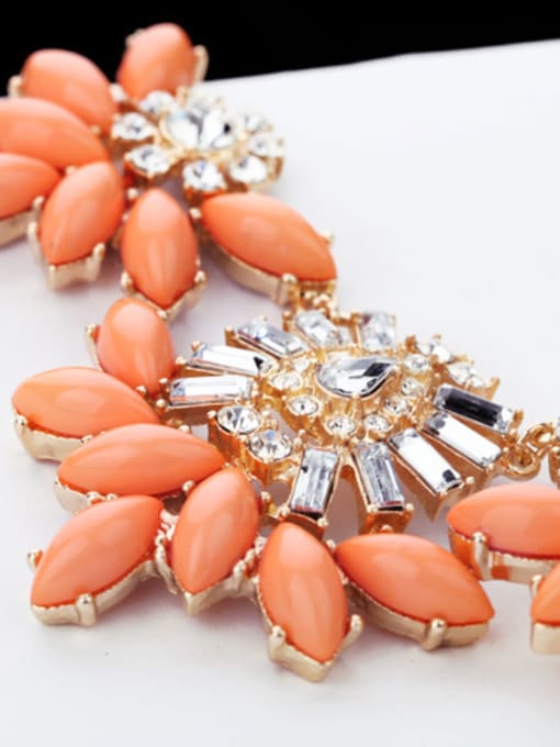 KM Fashion Artificial Stones Flower Shaped Alloy Necklace 2