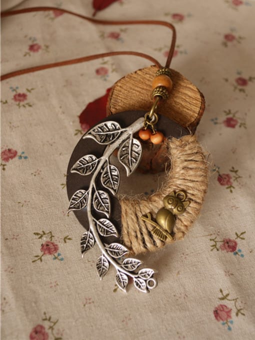 Dandelion Wooden Round Shaped Leaf Necklace 1