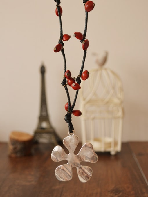 Solid Flower Elegant Flower Shaped Red Beads Necklace