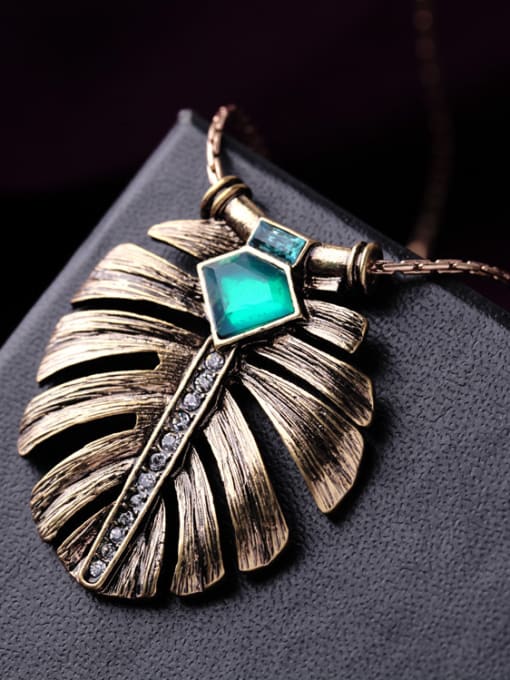 KM Rretro Alloy Feather Shaped Necklace 3