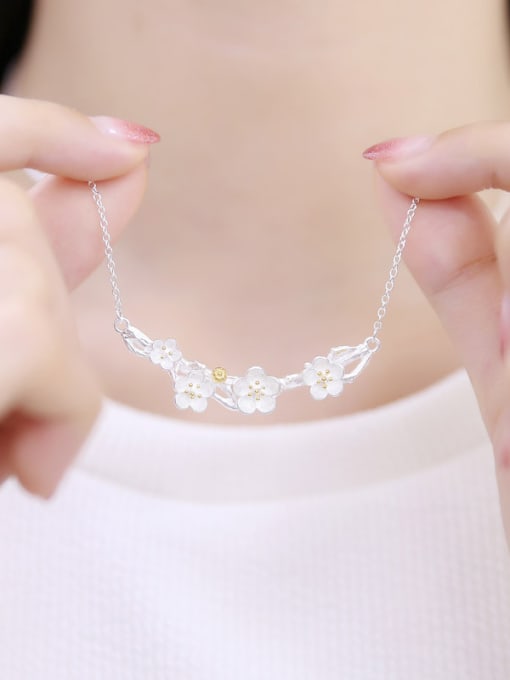 Peng Yuan Fashion Elegant Flowers Silver Necklace 1