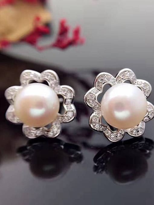 EVITA PERONI Freshwater Pearl Flower-shaped stud Earring 0