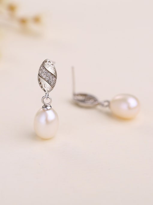 One Silver Fashion Freshwater Pearl Tiny Zirconias 925 Silver Stud Earrings 3