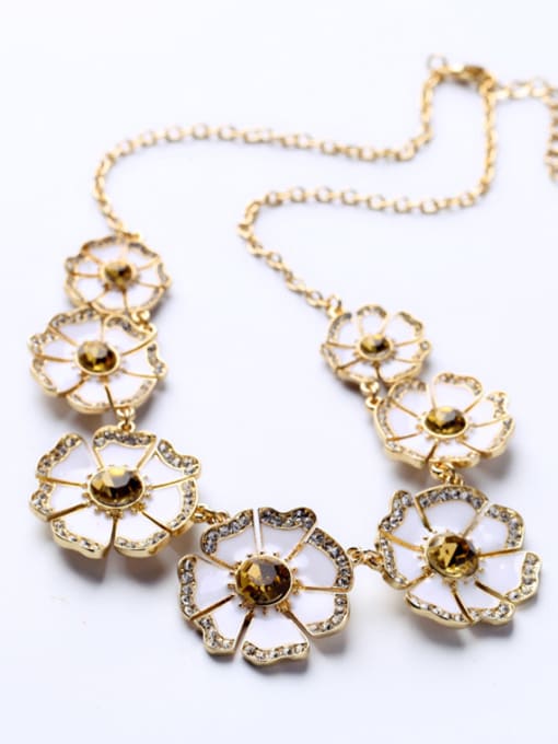 KM Elegant Noble Flowers Shhaped Alloy Necklace 1