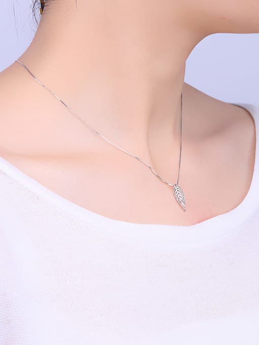 One Silver 2018 Feather Shaped Necklace 1