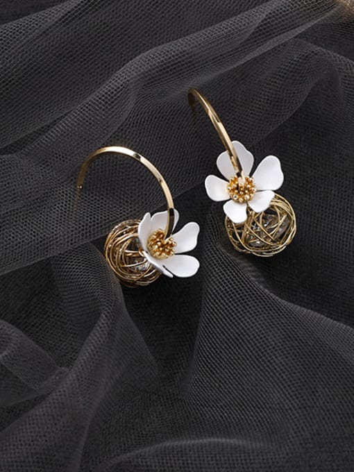 D White Alloy With  Acrylic Cute Hollow  Round Flower Hoop Earrings