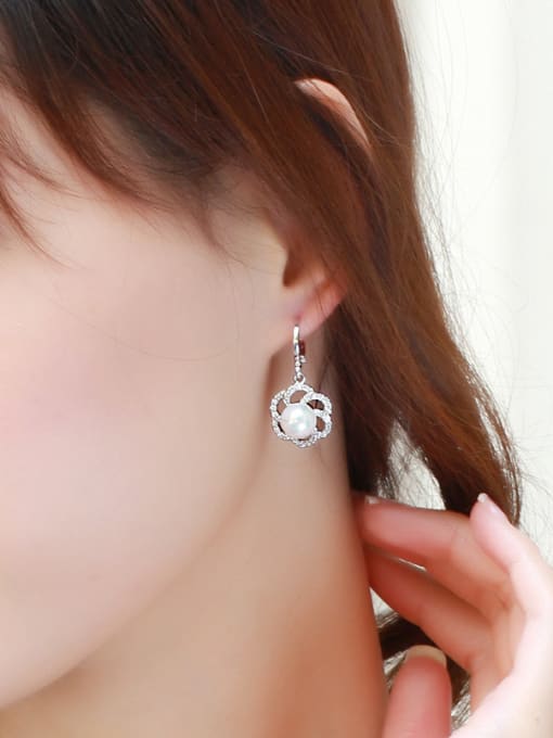 XP Artificial Pearl Flowery Rhinestones Earrings 1