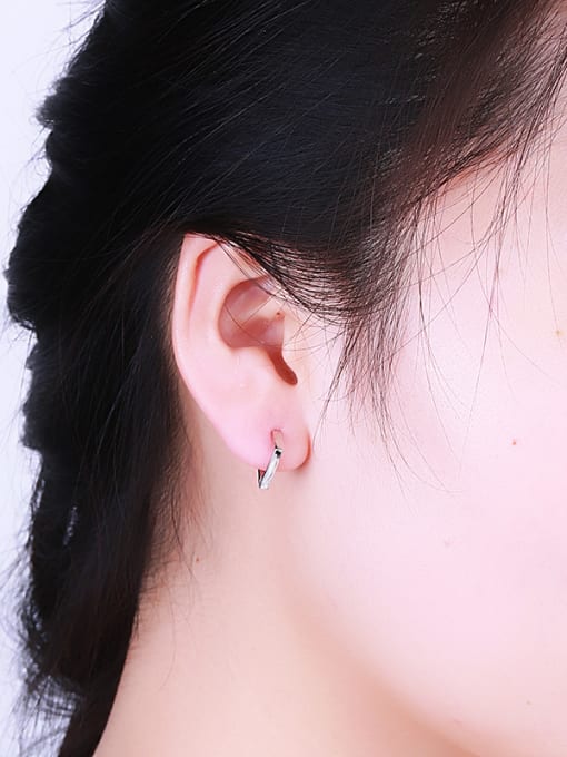 One Silver Women Geometric Shaped Clip stud Earring 2