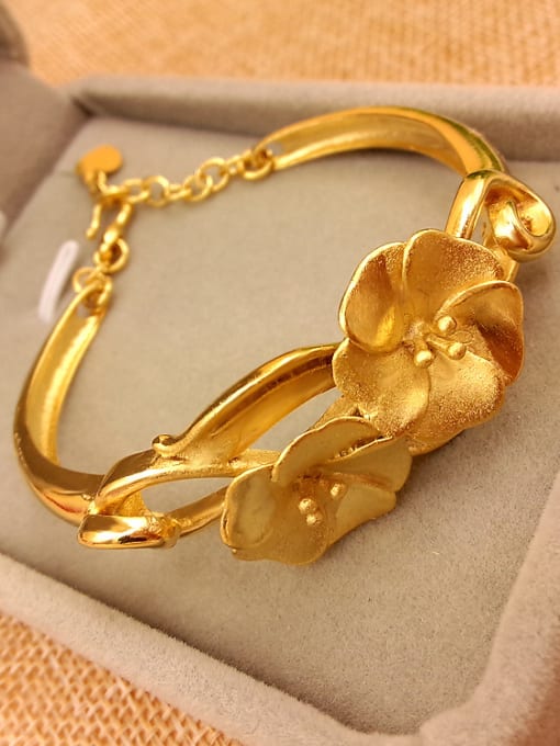 golden Elegant Women Flower Shaped Bracelet