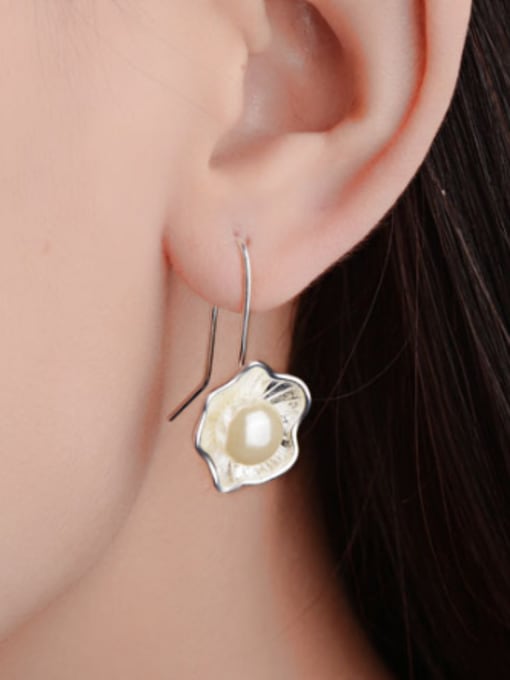 AI Fei Er Elegant White Imitation Pearl Flower Copper Earrings 1