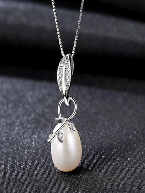 White Pure silver natural freshwater pearl with AAA Zircon Necklace
