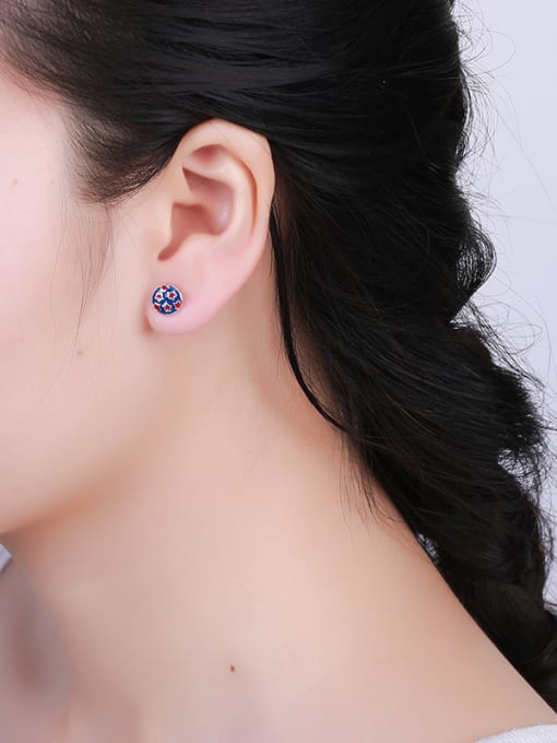One Silver Trendy Round Shaped stud Earring 1