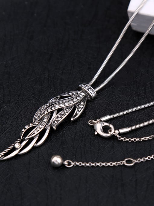 KM Retro Style Long Feather shaped Pendant Alloy Necklace 1