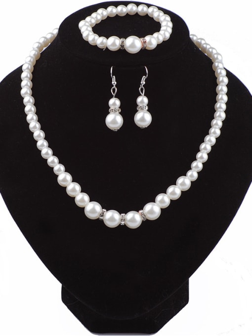 Qunqiu Classical Noble Imitation Pearls Tiny Rhinestones Three Pieces Jewelry Set 0