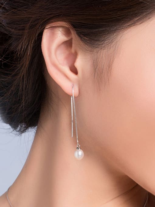 EVITA PERONI Round Freshwater Pearl Drop threader earring 1