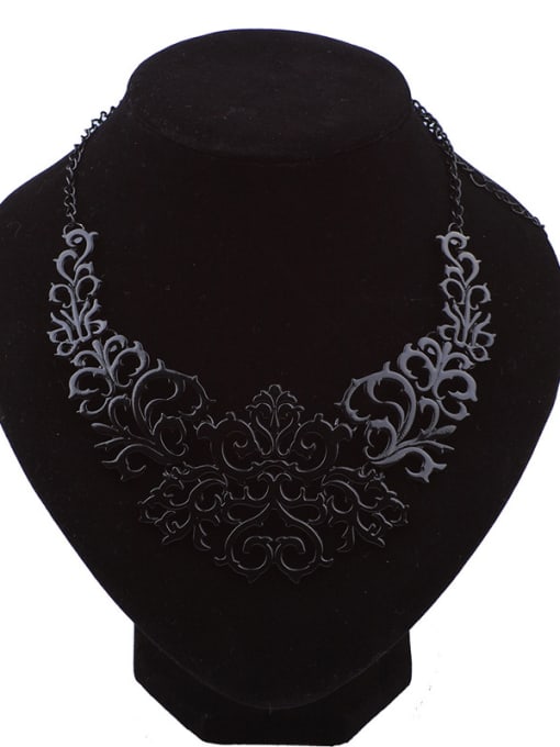 Black Personalized Hollow Flowery Alloy Necklace