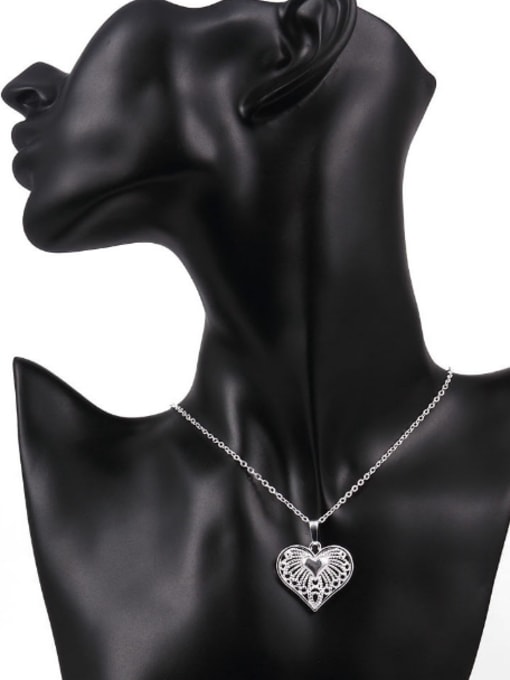 OUXI Simple Hollow Heart shaped Necklace 1
