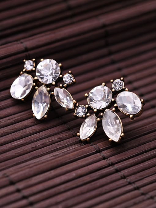 KM Alloy Sweet Flower-Shaped Glass Stones Stud Cluster earring 3