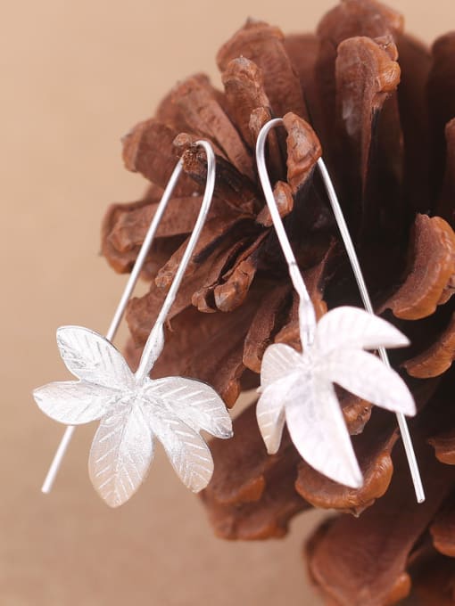 Peng Yuan Simple Maple Leaf Silver hook earring 1