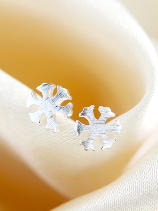 kwan Fashion Simple Snowflake Fresh Stud Earrings 2