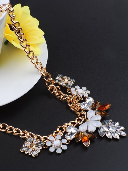 Qunqiu Fashion Stones-studded Flowers Alloy Necklace 1