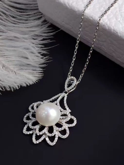 EVITA PERONI Freshwater Pearl Flower Necklace 1
