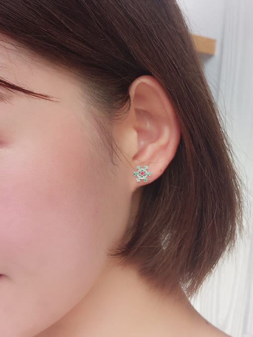 Peng Yuan Tiny Green Snowflake Stud Earrings 1
