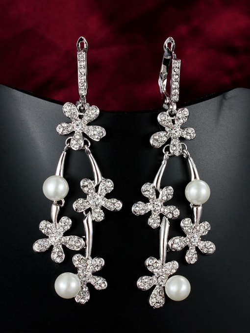 SANTIAGO Exquisite Flower Shaped Artificial Pearl Drop Earrings 0