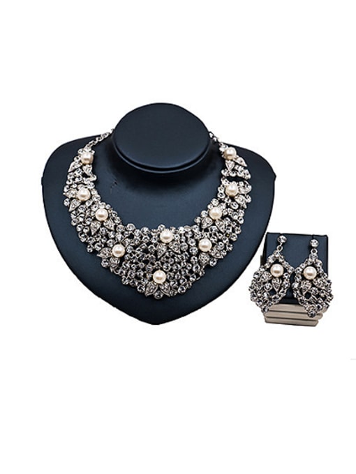 white Exaggerated Pearl Glass Two Pieces Jewelry Set